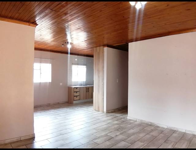 3 BEDROOM FREESTANDING SOLD IN RANDLESPARK
